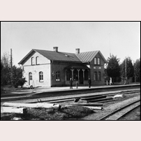 Ormaryd station den 9 juni 1915. Bild från Sveriges Järnvägsmuseum. Foto: Okänd. 
